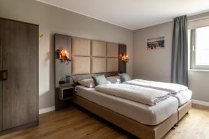 a bedroom with a large bed and a window at UplandParcs Bergblick in Winterberg