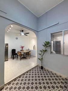 a dining room with a table and a ceiling fan at Jementah Homestay 18 in Jementah