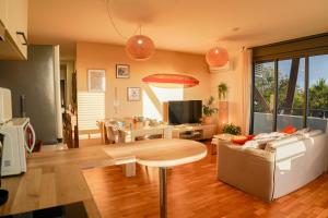 a living room with a couch and a table at T2 Ocean Cottage avec terrasse - 50m de la plage in Étang-Salé