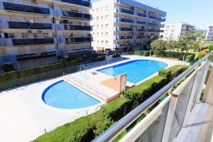 an overhead view of a swimming pool in a building at PINEDA NOU Apartments in La Pineda