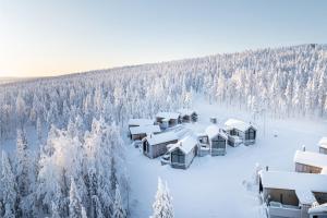 an aerial view of a resort in the snow at North Suite Eclipse 15A by Hilla Villas in Kittilä