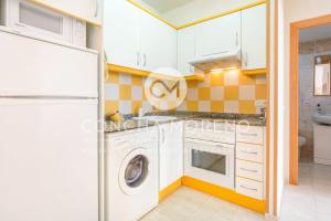 a kitchen with a washer and dryer at Señorio de Oropesa-CM in Oropesa del Mar