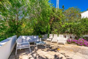 a group of chairs and a table on a patio at Bon Jardi in Esporlas