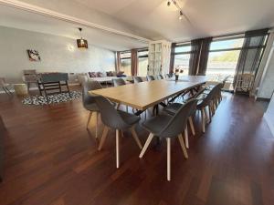 a dining room with a large wooden table and chairs at Cityscape Loft Hannover - 216qm 15 Personen in Hannover