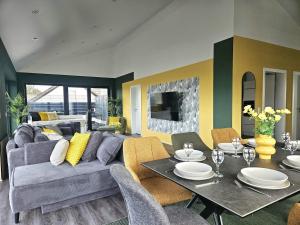 a living room with a couch and a table at Luxus-Penthouse mit einzigartigem Schlossblick in Bad Berleburg