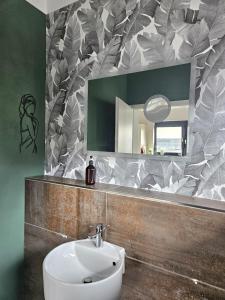 a bathroom with a sink and a mirror at Luxus-Penthouse mit einzigartigem Schlossblick in Bad Berleburg +33 photos