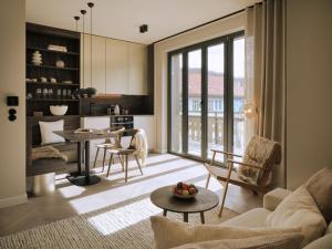 a kitchen and living room with a table and chairs at THE SHORELINE Sellin in Ostseebad Sellin