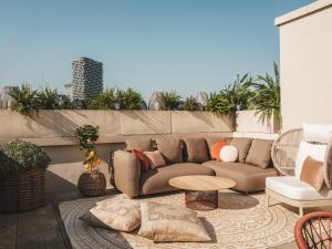 a patio with a couch and a table and chairs at Taj Hessischer Hof Frankfurt in Frankfurt
