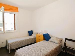a room with two beds and a window at Casa Rosalia in Roda de Bará