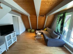 a living room with a couch and a tv at Ferienhaus Glücksgefühle in Waldbrunn