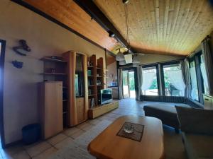 a living room with a couch and a table at Ferienhaus Romantiklicht in Waldbrunn
