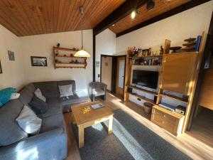 a living room with a couch and a coffee table at Ferienhaus Sonnenpfad in Waldbrunn
