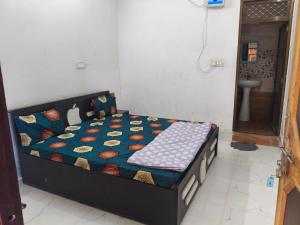 a small bed in a room with a bed sidx sidx sidx at Ma SAVITRI PALACE in Ayodhya