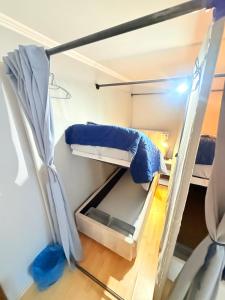 a room with two bunk beds in a room at Hostel Chisinau Centru in Chişinău