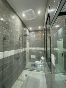 a bathroom with a glass shower and a toilet at Villa Marrakech ,Piscine Privée & Luxe Authentique in El Aggada