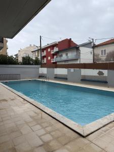 a swimming pool on the roof of a building at Aqui na Praia do Pedrogão in Leiria