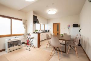 a kitchen and dining room with a table and chairs at Otaru Retro Villa in Otaru