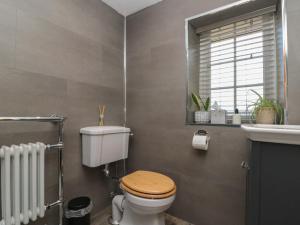 a bathroom with a toilet and a sink at Isla cottage in Northallerton +17 photos