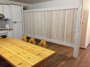 Kuchyň nebo kuchyňský kout v ubytování Maison Perron CIR- VDA-LATHUILE-N0062