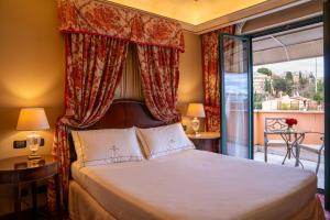 a bedroom with a bed and a balcony at River Chateau Hotel in Rome