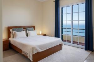 เตียงในห้องที่ Despertar do Sol by An Island Apart