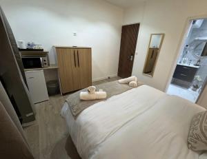 a bedroom with a bed with two towels on it at Lilas House in Beauvais