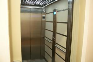 a walk in shower with a stainless steel elevator at Hotel Villa De Cárcar in Cárcar