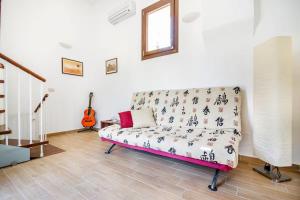a living room with a couch and a guitar at Casa Normanna in Palermo +20 photos
