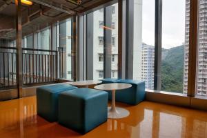 Uma área de estar em Y Loft