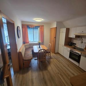 a small kitchen and dining room with a table and chairs at Apartment Almblick in Übelbach