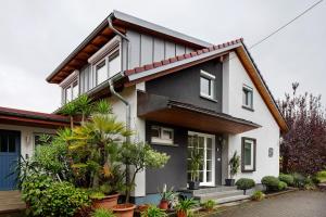 a house with plants in front of it at Ferienhaus Engelsberghof in Endingen