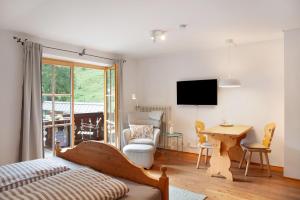 a bedroom with a bed and a desk and a table at Ferienwohnung Alpspitznest in Grainau