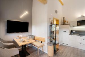 a living room with a table and a kitchen at Ferienwohnung Hochfelln in Ruhpolding