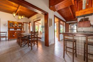 a kitchen and dining room with a table and chairs at Villa Rita in Flumini di Quartu