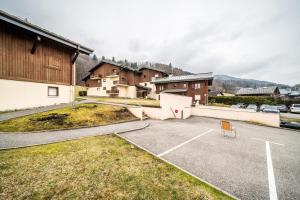 an empty parking lot with a basketball hoop at Morillon - Studio 4 personnes in Morillon