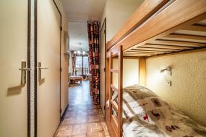 a bedroom with a bunk bed and a hallway at Morillon - Studio 4 personnes in Morillon