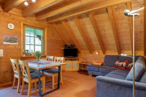 a living room with a table and a couch at Geigerseppleshof in Mühlenbach