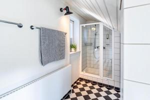 a bathroom with a shower and a checkered floor at Ferienhaus Schotten in Schotten +20 photos