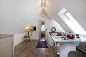 a kitchen and dining room with an attic at Kleine Nock in Burg