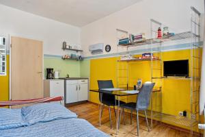 a bedroom with a bed and a table and chairs at Ferienwohnung Rügen in Stralsund