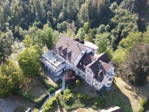 an overhead view of a large house in the woods at Das Spatzennest in Bad Sachsa