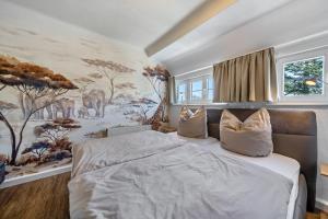 a bedroom with a bed with a large painting on the wall at Carpe Diem - Ferienwohnung in Görlitz