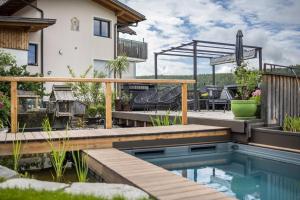 a backyard with a pool and a house at Residence Grünbacher in Issengo