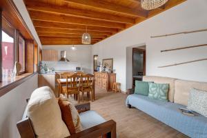 a living room with a couch and a table at Complejo Rural Pajar de Bento in Agulo