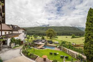 an aerial view of a house with a garden and a pool at Residence Grünbacher in Issengo