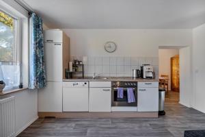 a kitchen with a sink and a stove top oven at tierfreundliche Ferienwohnung in Adamshoffnung
