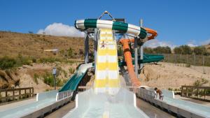 a water slide at a water park at Hotel Villa De Cárcar in Cárcar