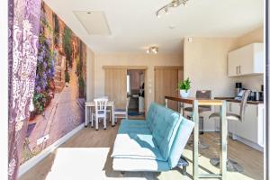 a living room with a couch and a kitchen at Feel Free Apartment in Rheinböllen
