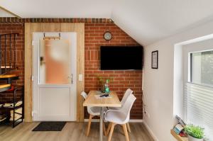 a small dining room with a brick wall at Ferienwohnung Didi in Detern