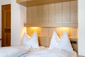 a bedroom with two beds with white pillows at Mayr Apartments Drei in Plaus